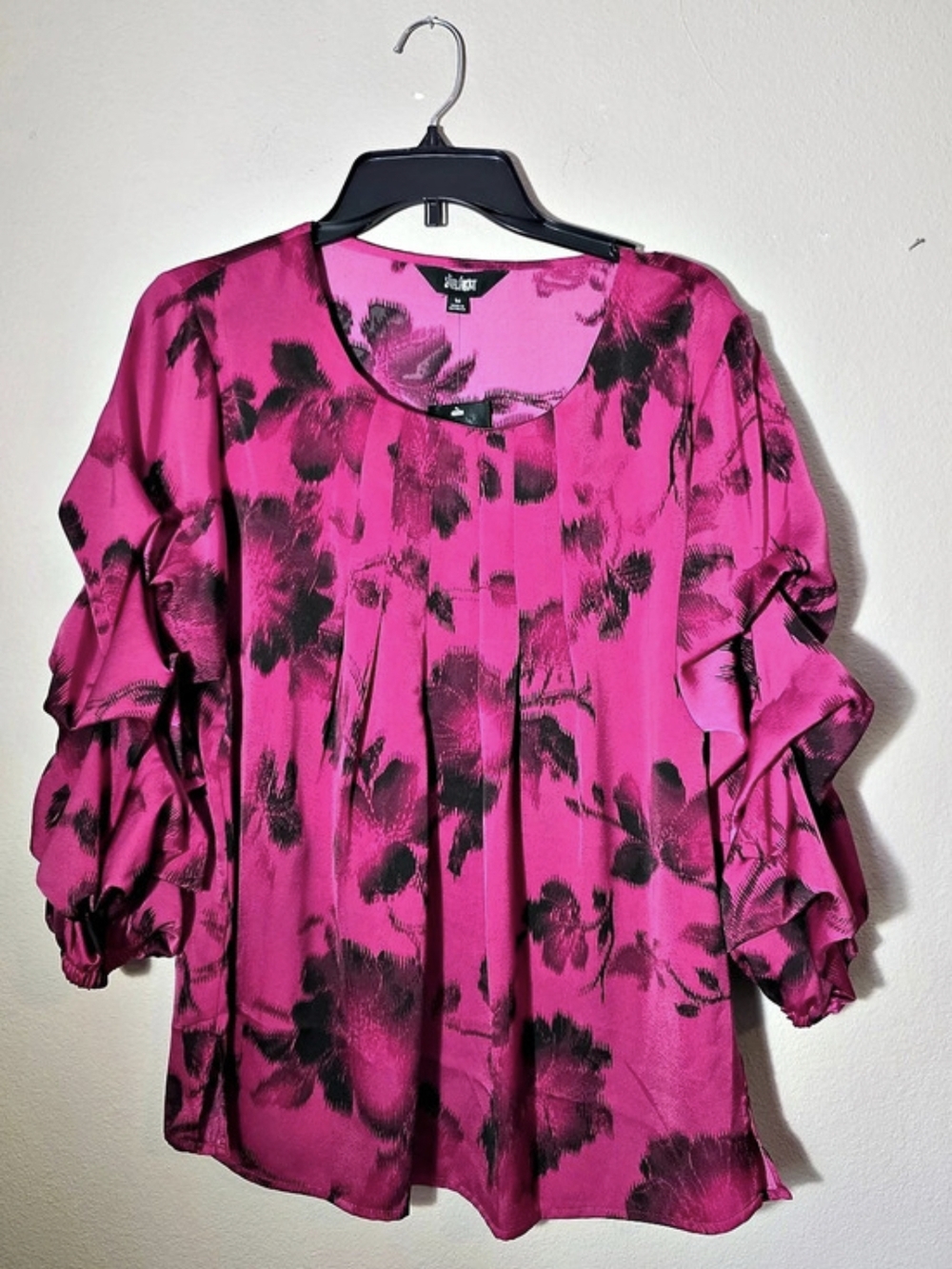 NWT Slim Factor By Investments Fuschia Floral Ruffled Sleeve Blouse